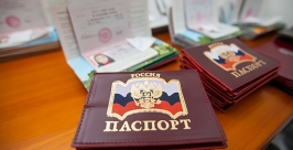 Паспорт гражданам Бурятии  в торжественной обстановке Анна Огородник, UlanMedia