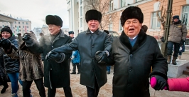 Вячеслав Наговицын, Матвей Гершевич и Владимир Булдаев (ВАРК) танцуют вместе со всеми Анна Огородник,UlanMedia