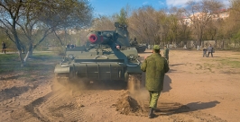В сквере Кирова военные разместили технику Анна Огородник, UlanMedia