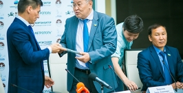 Бату Хасиков дал пресс-конференцию  Анна Огородник, UlanMedia