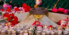 Свечи памяти зажгли у Вечного огня жители Улан-Удэ сегодня, 22 июня Анна Огородник, UlanMedia