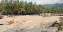 Вода из горной местности продолжает наступать на подтопленный Аршан в Бурятии ТК Тивиком