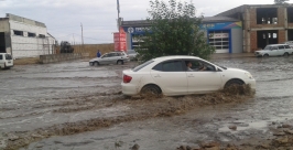 На огромные лужи на дорогах после ливня жалуются жители Улан-Удэ Вера Протасова
