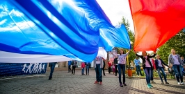 День Государственного флага РФ отметили акцией в столице Бурятии Анна Огородник, UlanMedia