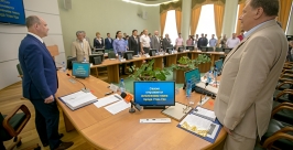 Фотографировались и осваивали IT-технологии депутаты Улан-Удэ на своей последней сессии Анна Огородник, UlanMedia