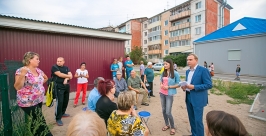 Кандидаты в депутаты в Улан-Удэ неадекватно реагируют на появление фотокамер  Анна Огородник, UlanMedia