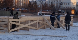 Каркас для ледового городка строит частный инвестор в Улан-Удэ Елена Медведева ИА UlanMedia