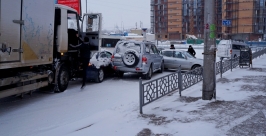 ДТП с шестью автомобилями произошло на улице Куйбышева в Улан-Удэ сегодня Елена Медведева ИА UlanMedia