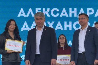 Студентка из Улан-Удэ получила 1 млн рублей на экоупаковку из облепихи ВСГУТУ