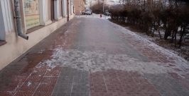 На скользкие дороги жалуются жители Улан-Удэ мэру города на его странице &quotВконтакте&quot Елена Медведева