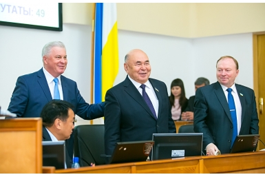 Глава Бурятии Вячеслав Наговицын, спикер НХ РБ Матвей Гершевич и вице-спикер Владимир Павл Анна Огородник, UlanMedia