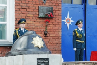 Мемориальную доску в память о пожарном - участнике Отечественной - открыли в Улан-Удэ Пресс-служба ГУ МЧС РФ по Бурятии