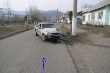 Пьяный студент на авто врезался в столб электропередач в Бурятии Пресс-служба ГИБДД РБ