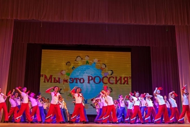 Участники концерта на сцене Анна Огородник, UlanMedia 