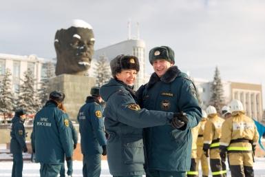 Сотрудники МЧС с праздничным настроением Александра Данилова, UlanMedia