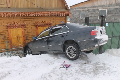 Автомобильная авария произошла за бизнес-центром в Улан-Удэ Василий Тараруев, UlanMedia
