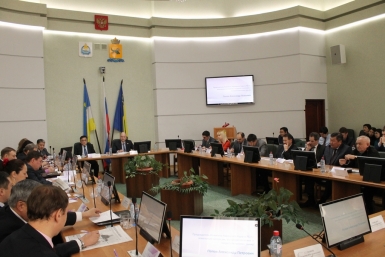О работе за 2015 год и планах на 2016 отчитался комитет управления  имуществом Улан-Удэ Василий Тараруев, UlanMedia