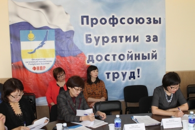 Пенсии обычных госслужащих Бурятии за выслугу лет меньше обычных пенсий по старости Василий Тараруев, UlanMedia