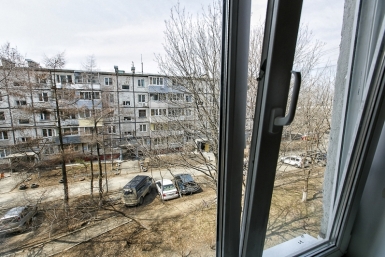 Девочка открыла окно и выпала с 5 этажа в Улан-Удэ Хитров Александр, РИА PrimaMedia