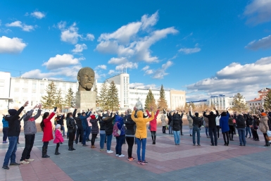 146-й день рождения Ленина отметили флешмобом в Улан-Удэ Александра Данилова, UlanMedia