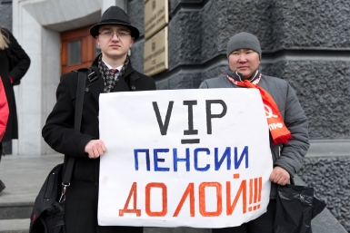 Пикет против VIP-пенсий Александра Данилова, UlanMedia