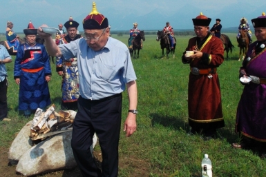 Закладка первого камня в памятник Алан-гоа житель Тункинского района