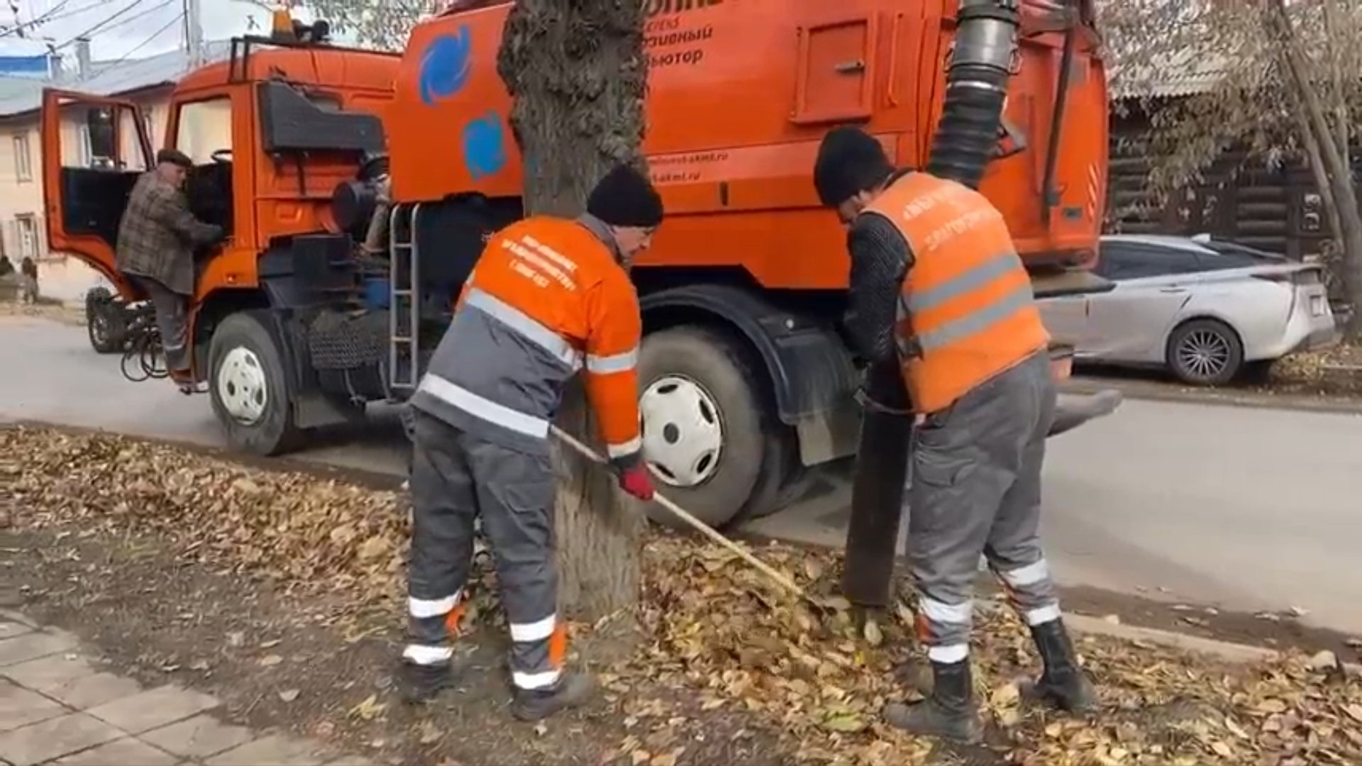 Работает большой городской &quotпылесос&quot администрация Улан-Удэ