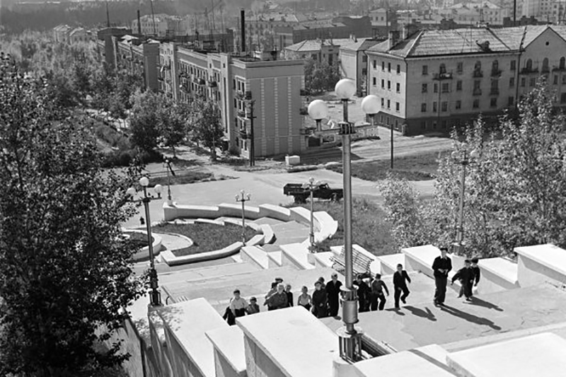 Лестница от площади Славы к Дому культуры ЛВРЗ (1970-е годы)